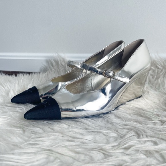 Chanel Interlocking CC Logo Metallic Mary Jane Wedge Pump Gold Black Pointed Toe - Picture 12 of 14